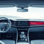 Interiér moderného automobilu s bezstupňovou prevodovkou Multitronic.