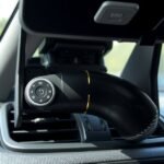 Ovládač klimatizácie v aute pre udržanie chladu počas horúčav