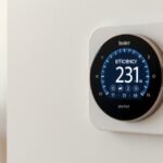 Moderný termostat na kotol pre úsporné kúrenie v domácnosti